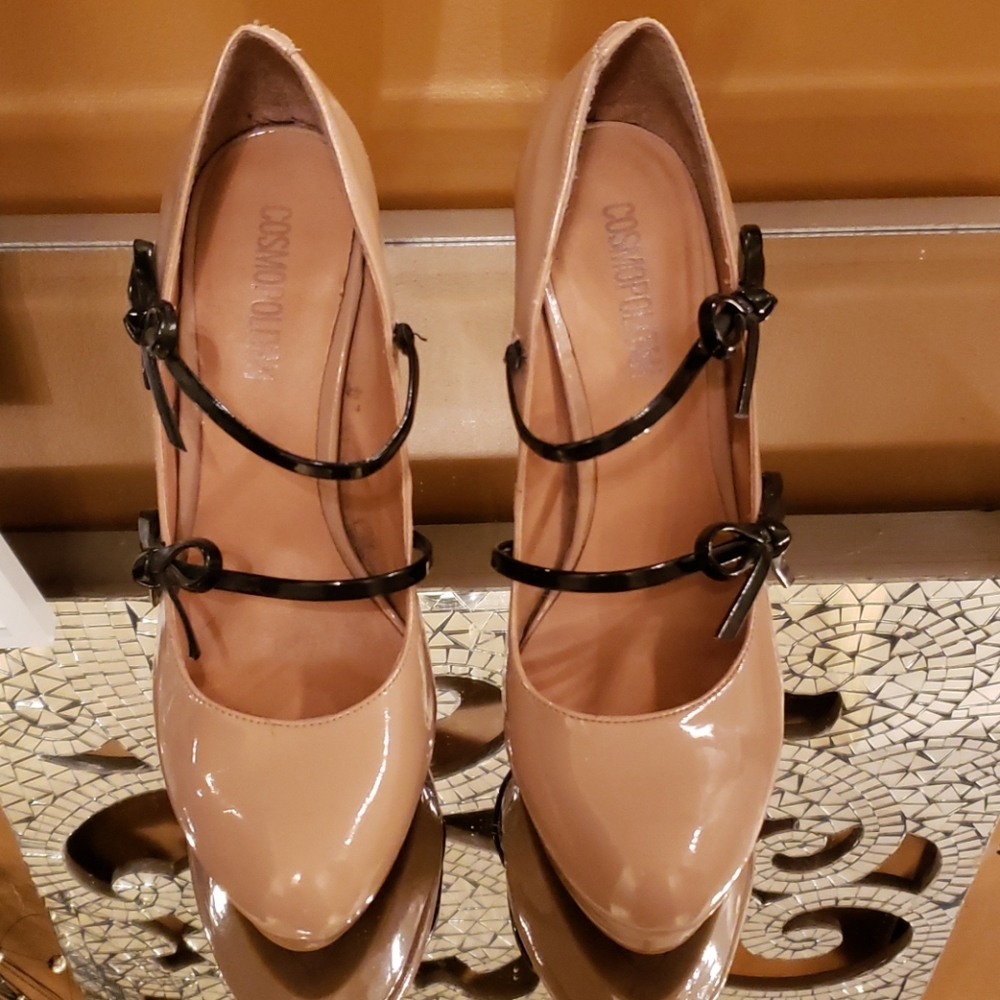 Nude Cosmopolitan platform heels w bow tie!
